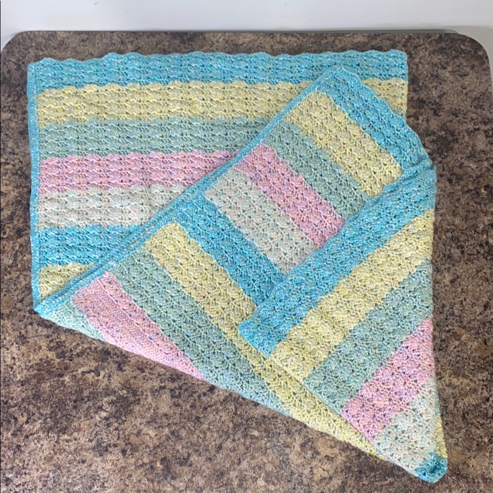 Handmade Pastel Stripped Crochet Baby Blanket Scalloped Trim 40”x40”